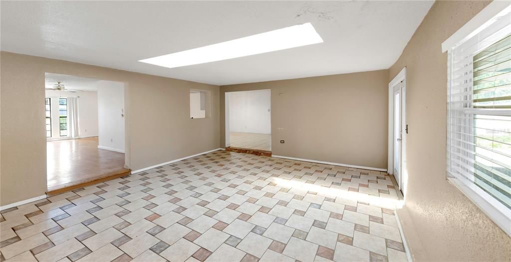 На продажу: $355,000 (3 спален, 2 ванн, 2014 Квадратных фут)