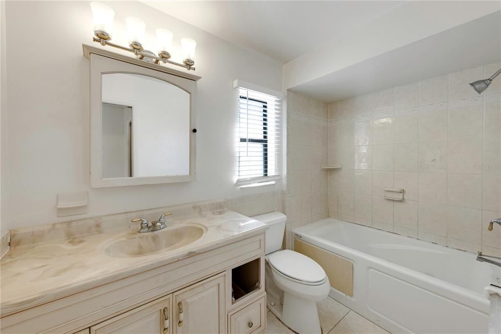 На продажу: $355,000 (3 спален, 2 ванн, 2014 Квадратных фут)