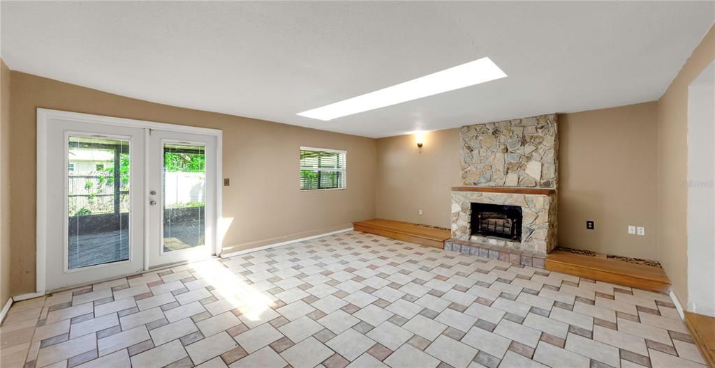 На продажу: $355,000 (3 спален, 2 ванн, 2014 Квадратных фут)