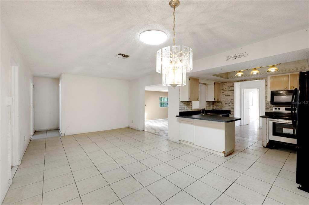 На продажу: $355,000 (3 спален, 2 ванн, 2014 Квадратных фут)