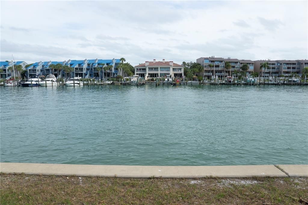 En Venta: $2,300,000 (0.45 acres)