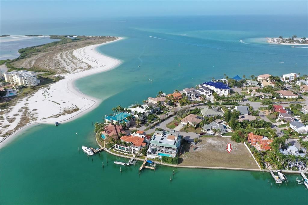 En Venta: $2,300,000 (0.45 acres)