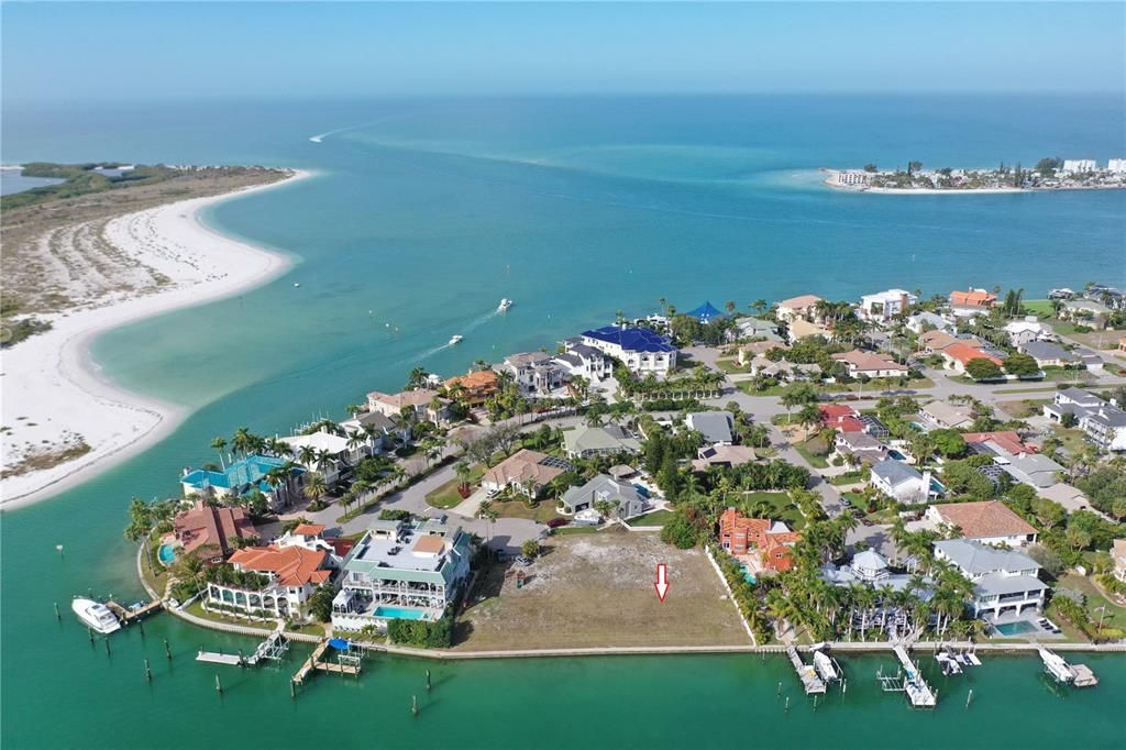 En Venta: $2,300,000 (0.45 acres)