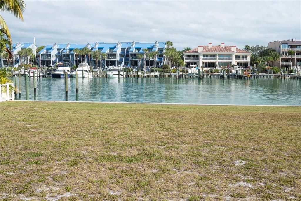 En Venta: $2,300,000 (0.45 acres)