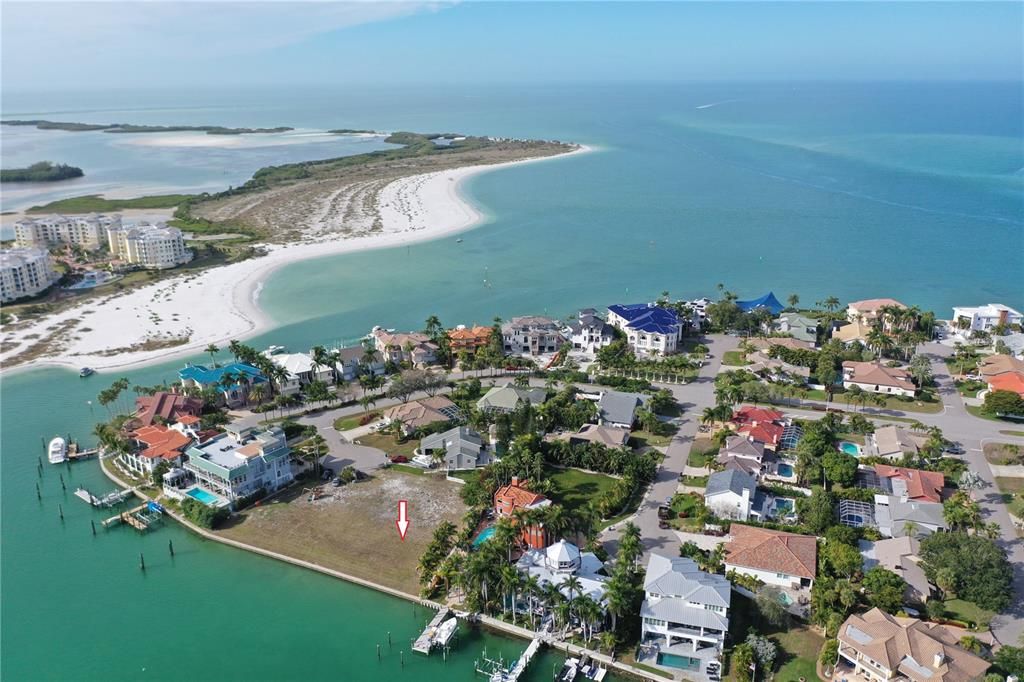 En Venta: $2,300,000 (0.45 acres)