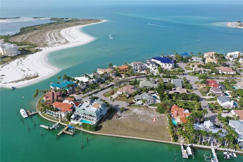 En Venta: $2,300,000 (0.45 acres)