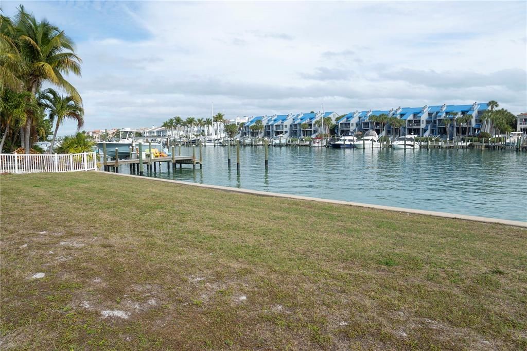 En Venta: $2,300,000 (0.45 acres)