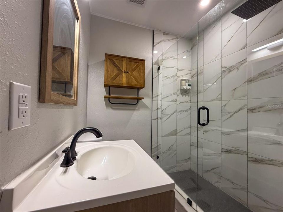 For Sale: $249,900 (3 beds, 1 baths, 818 Square Feet)