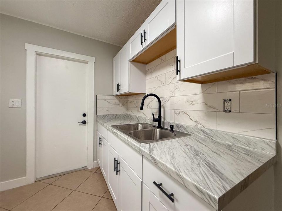 For Sale: $249,900 (3 beds, 1 baths, 818 Square Feet)