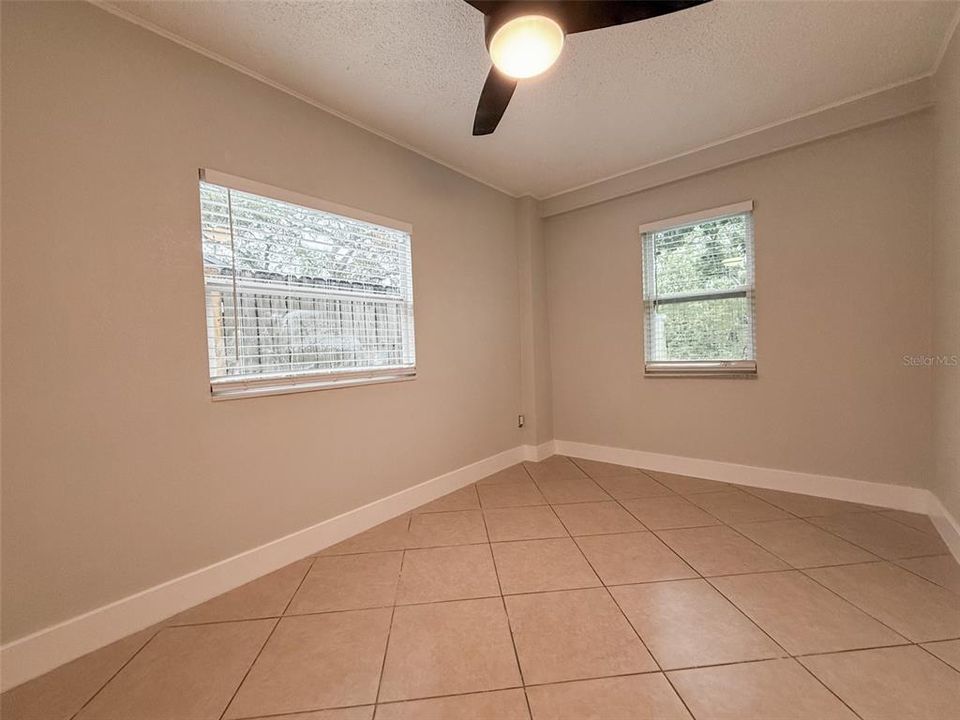 For Sale: $249,900 (3 beds, 1 baths, 818 Square Feet)