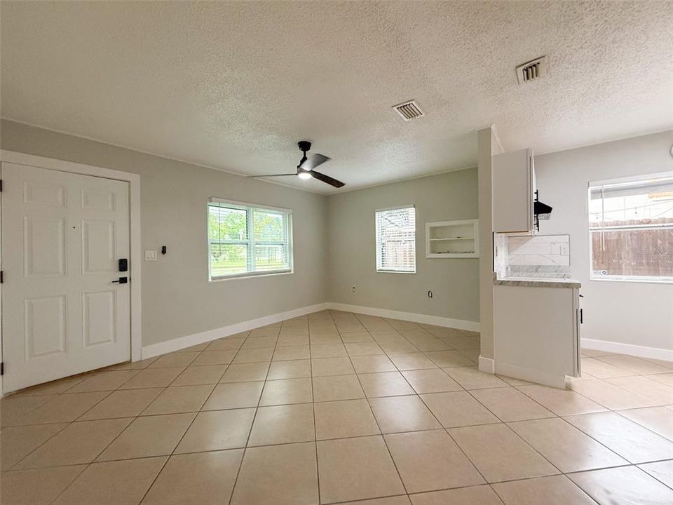 For Sale: $249,900 (3 beds, 1 baths, 818 Square Feet)