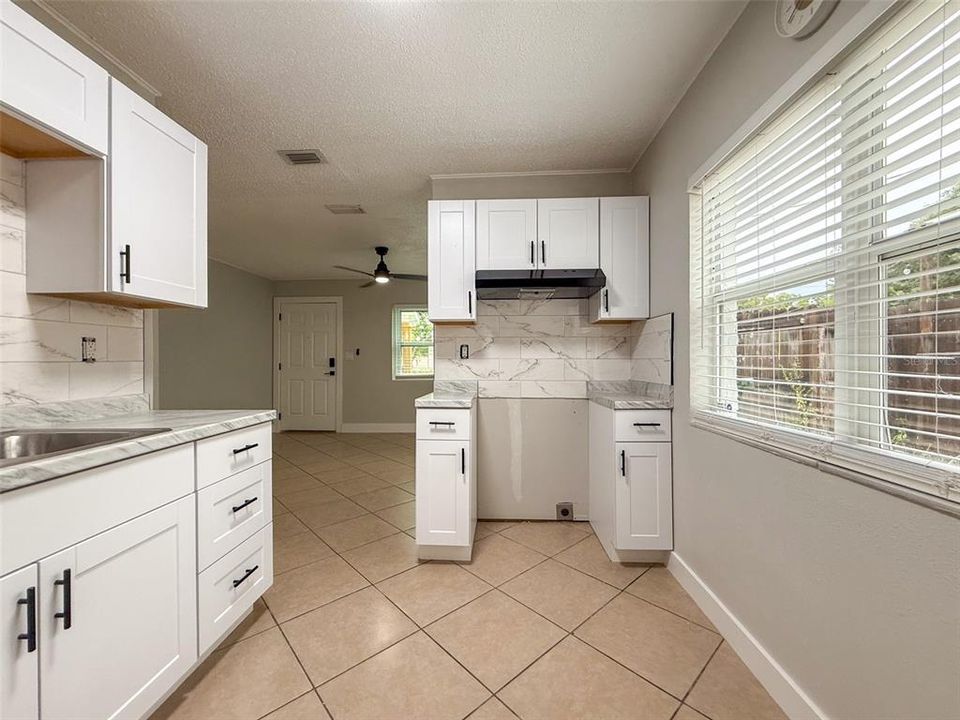 For Sale: $249,900 (3 beds, 1 baths, 818 Square Feet)
