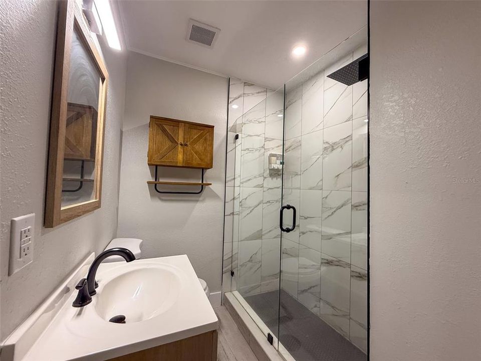 For Sale: $249,900 (3 beds, 1 baths, 818 Square Feet)