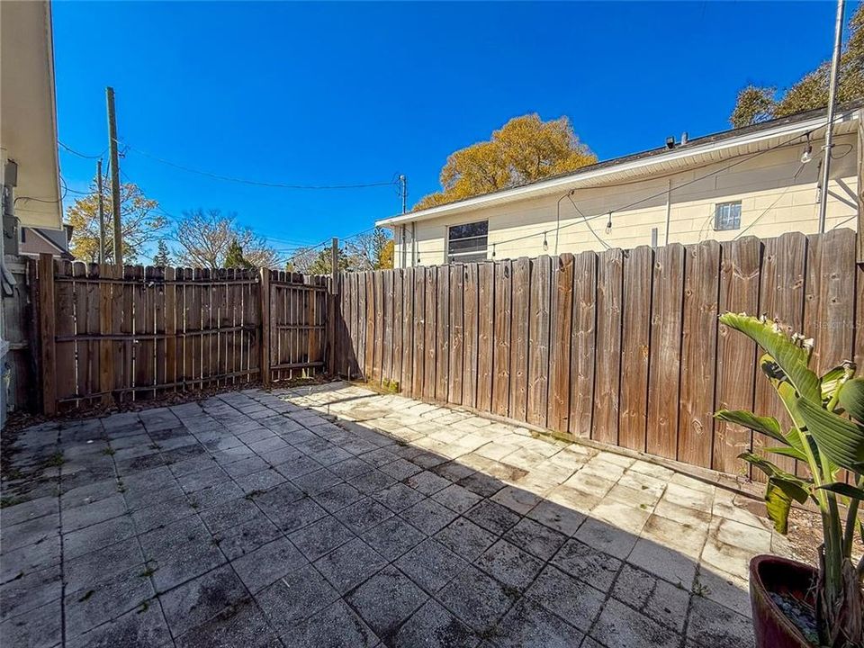 For Sale: $249,900 (3 beds, 1 baths, 818 Square Feet)