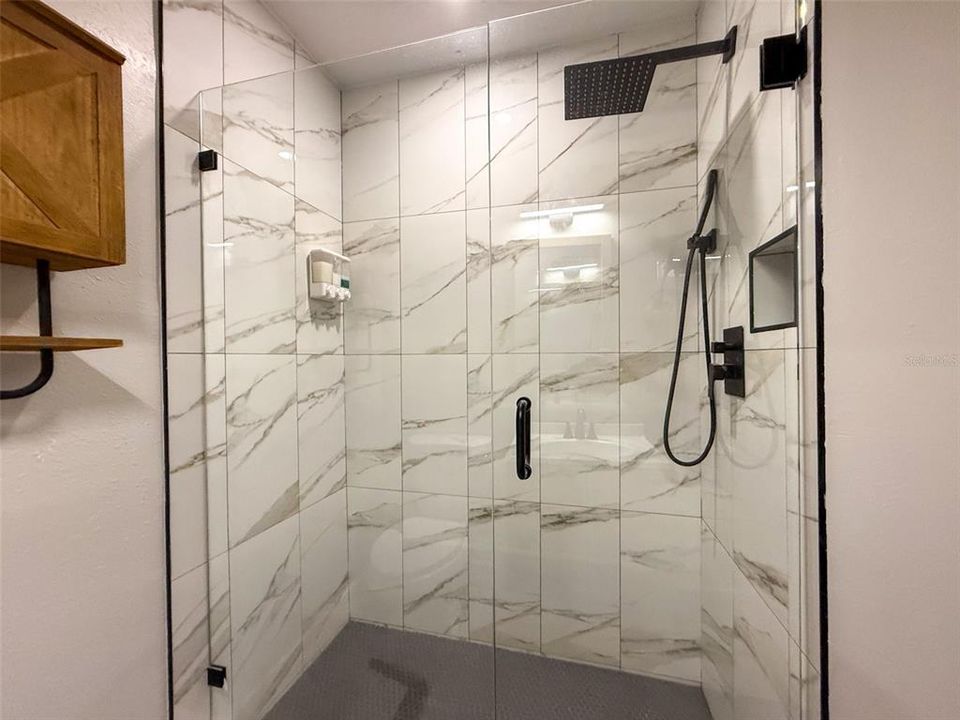 For Sale: $249,900 (3 beds, 1 baths, 818 Square Feet)