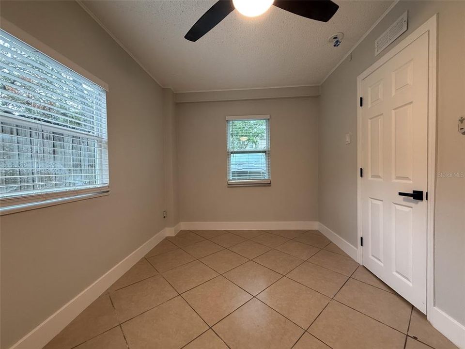 For Sale: $249,900 (3 beds, 1 baths, 818 Square Feet)