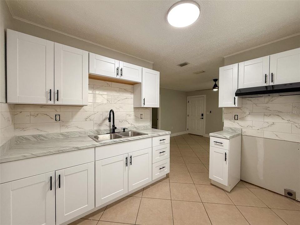 For Sale: $249,900 (3 beds, 1 baths, 818 Square Feet)