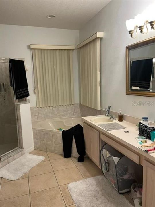 待售: $460,000 (4 贝兹, 2 浴室, 1985 平方英尺)