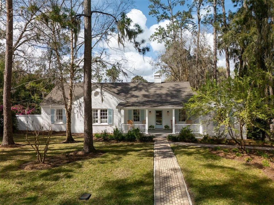 Recently Sold: $1,050,000 (4 beds, 3 baths, 2655 Square Feet)