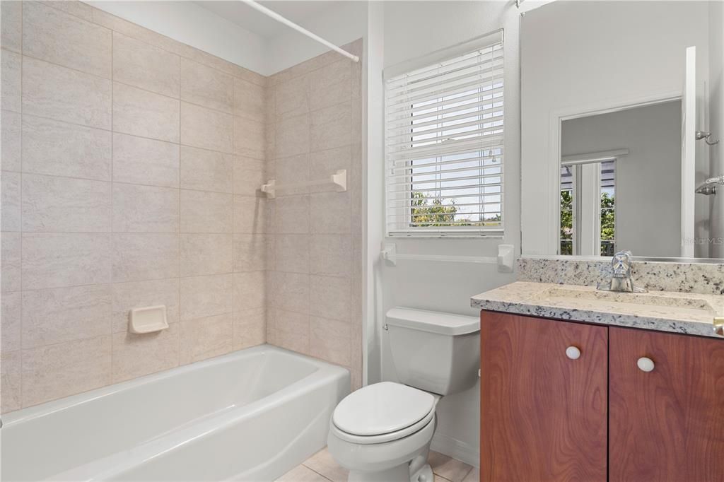 En Venta: $1,255,000 (5 camas, 6 baños, 4176 Pies cuadrados)