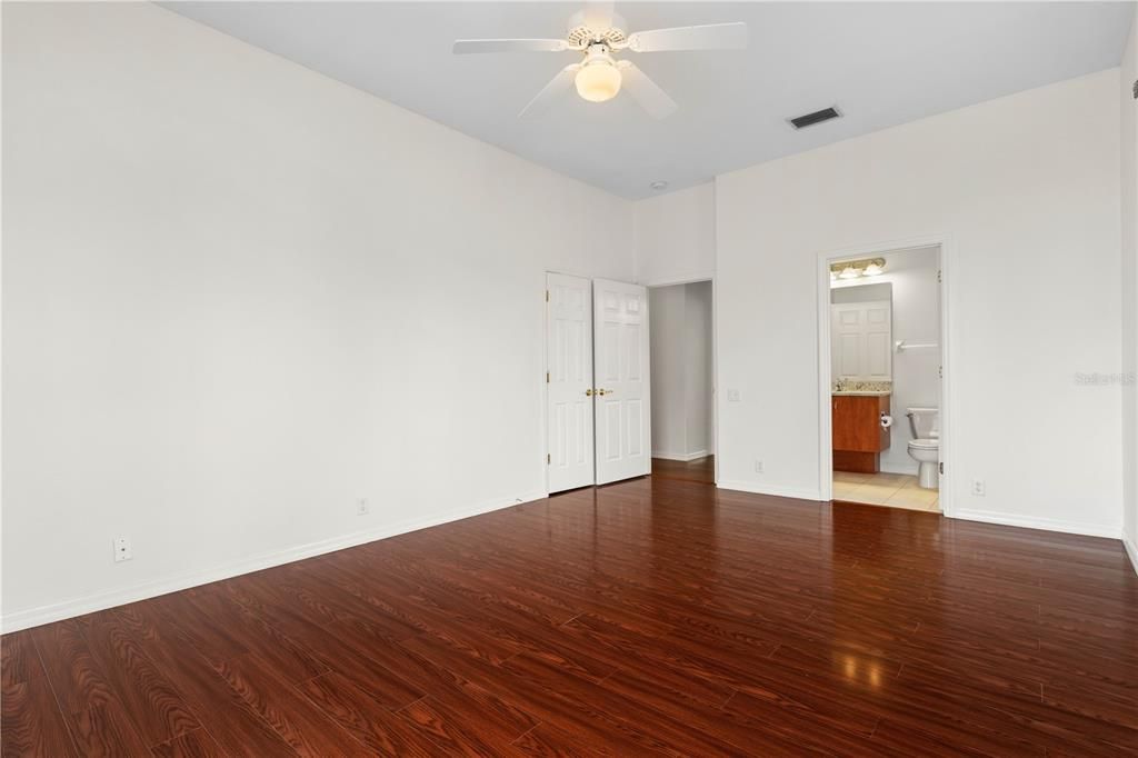 En Venta: $1,255,000 (5 camas, 6 baños, 4176 Pies cuadrados)