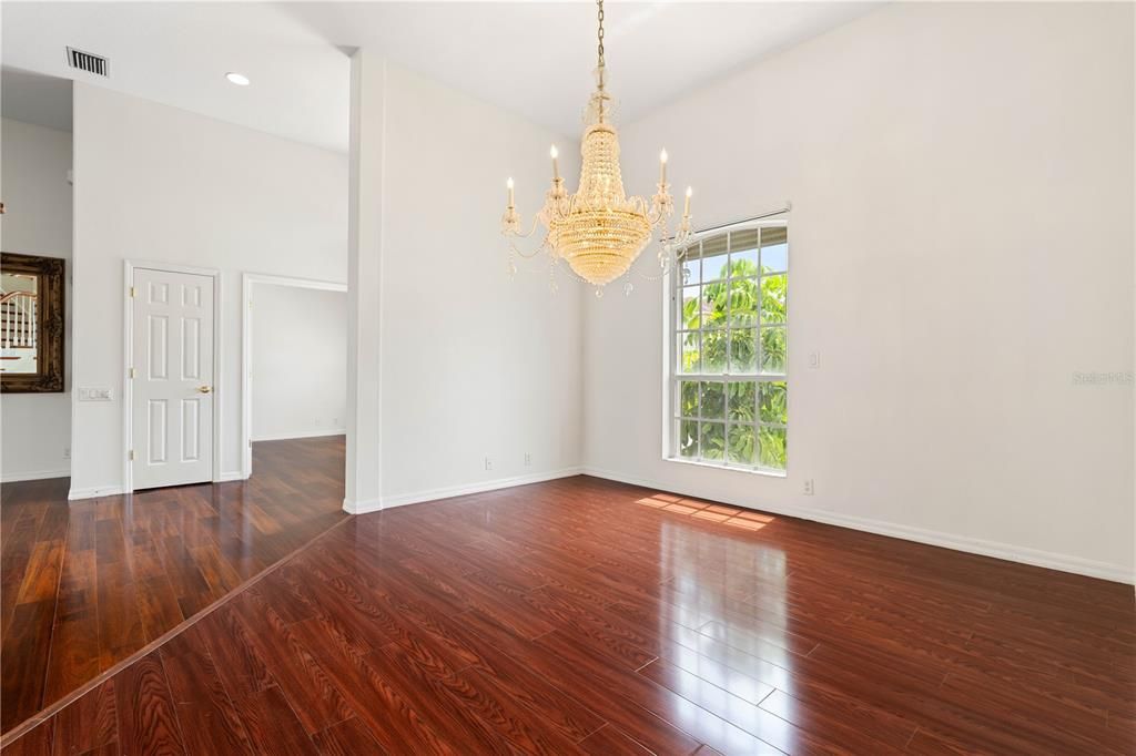 En Venta: $1,255,000 (5 camas, 6 baños, 4176 Pies cuadrados)