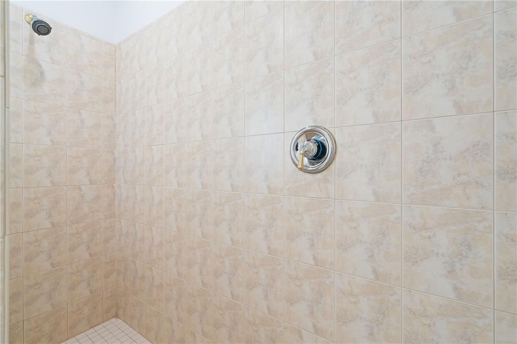 En Venta: $1,255,000 (5 camas, 6 baños, 4176 Pies cuadrados)
