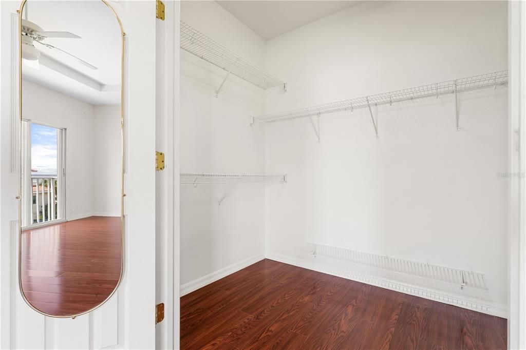 En Venta: $1,255,000 (5 camas, 6 baños, 4176 Pies cuadrados)