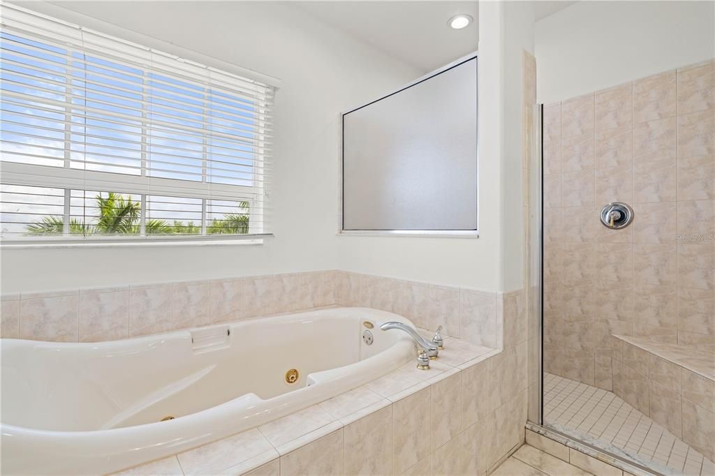 En Venta: $1,255,000 (5 camas, 6 baños, 4176 Pies cuadrados)