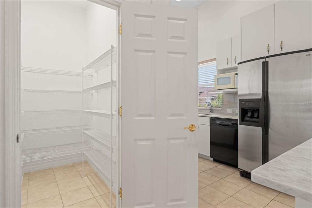 En Venta: $1,255,000 (5 camas, 6 baños, 4176 Pies cuadrados)