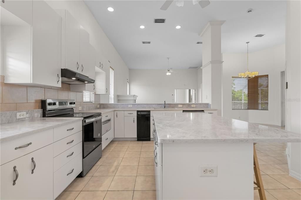 En Venta: $1,255,000 (5 camas, 6 baños, 4176 Pies cuadrados)