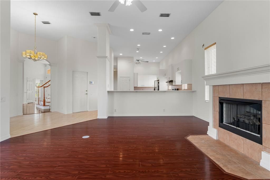 En Venta: $1,255,000 (5 camas, 6 baños, 4176 Pies cuadrados)
