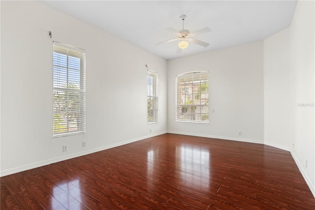 En Venta: $1,255,000 (5 camas, 6 baños, 4176 Pies cuadrados)