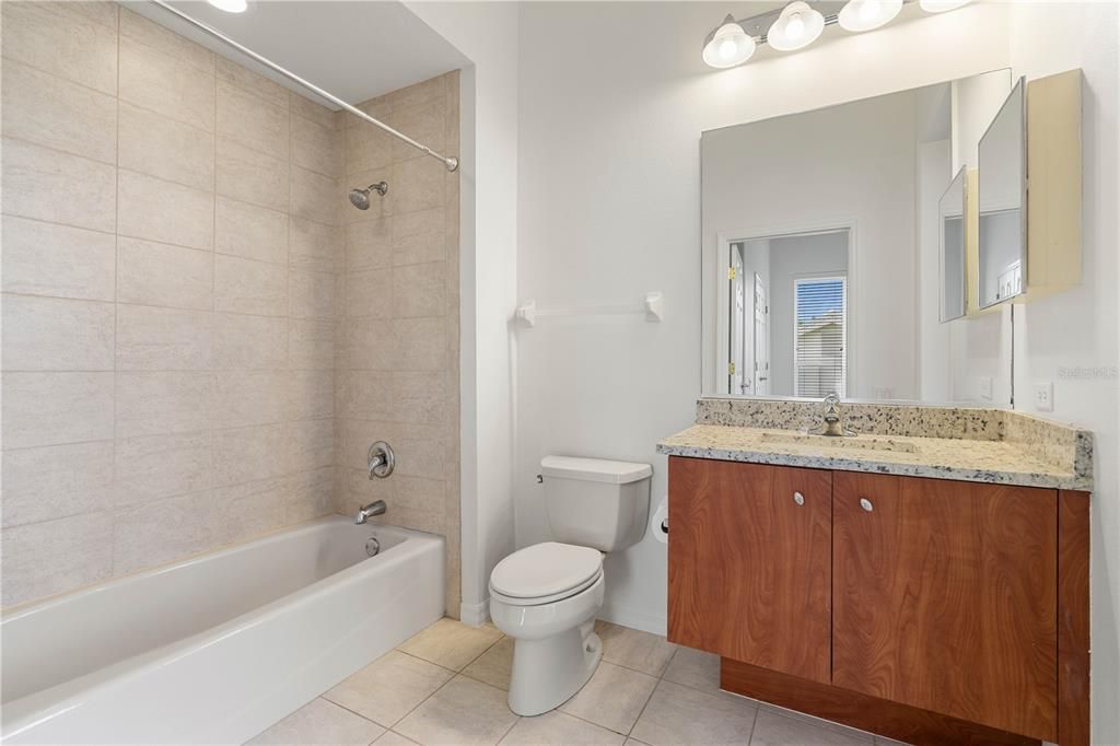 En Venta: $1,255,000 (5 camas, 6 baños, 4176 Pies cuadrados)