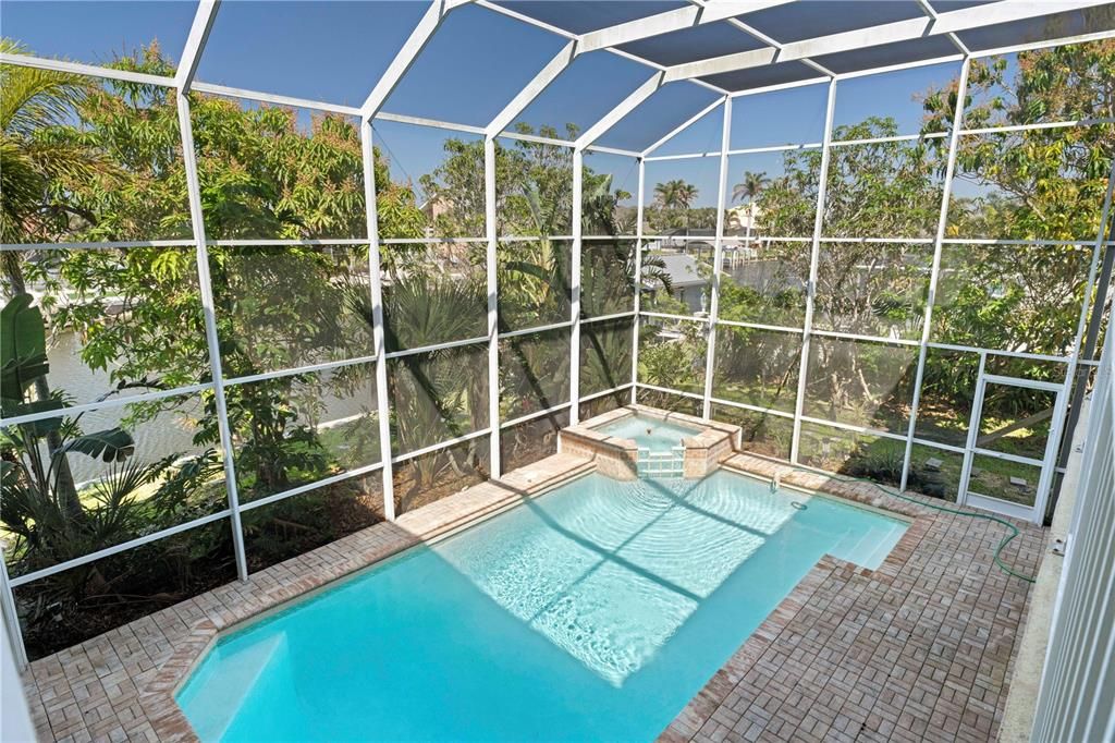 En Venta: $1,255,000 (5 camas, 6 baños, 4176 Pies cuadrados)