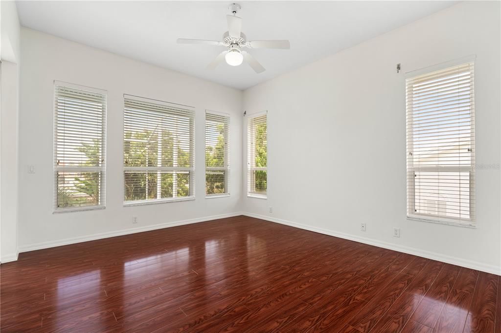 En Venta: $1,255,000 (5 camas, 6 baños, 4176 Pies cuadrados)