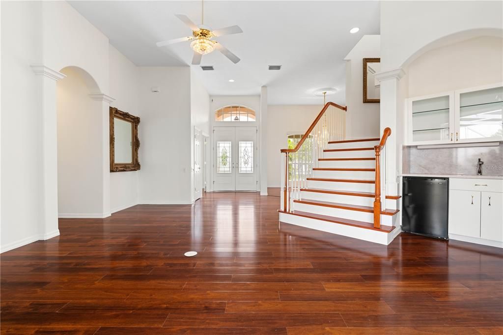 En Venta: $1,255,000 (5 camas, 6 baños, 4176 Pies cuadrados)