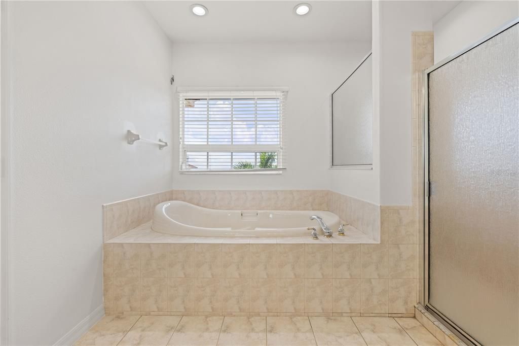 En Venta: $1,255,000 (5 camas, 6 baños, 4176 Pies cuadrados)