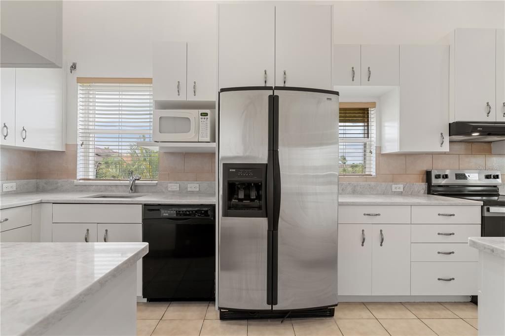 En Venta: $1,255,000 (5 camas, 6 baños, 4176 Pies cuadrados)