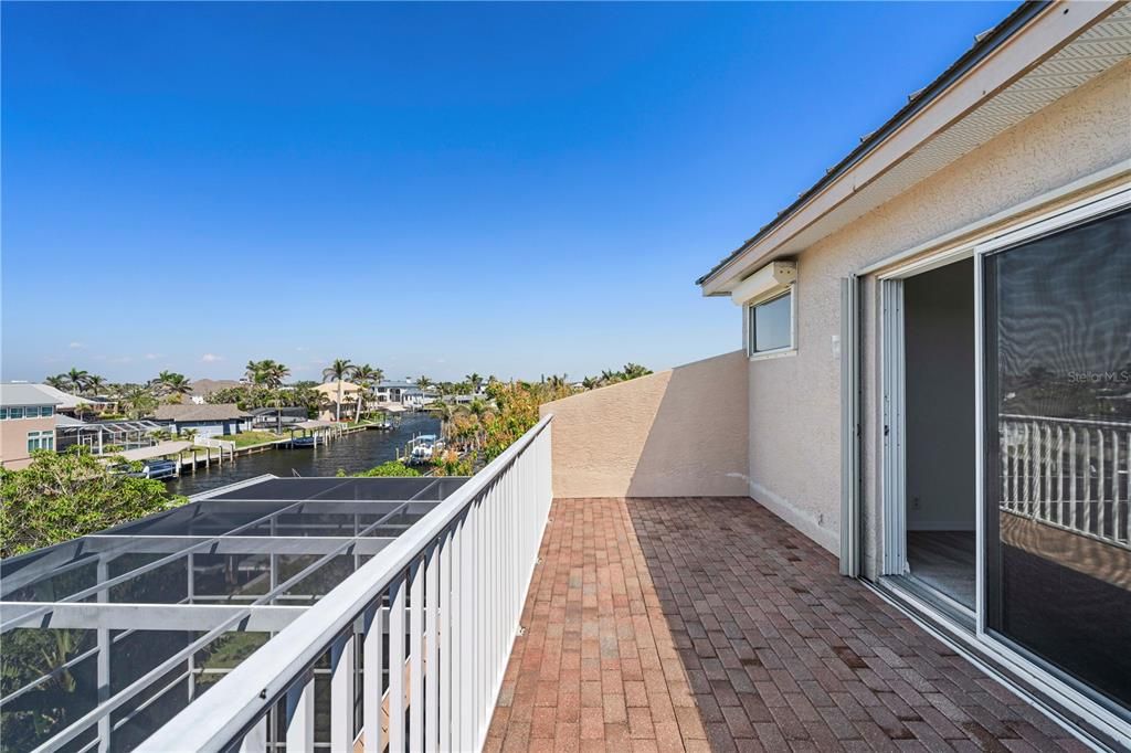 En Venta: $1,255,000 (5 camas, 6 baños, 4176 Pies cuadrados)