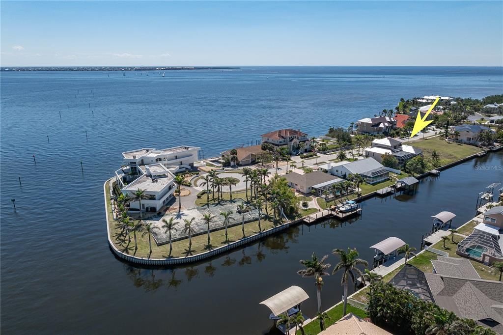 En Venta: $1,255,000 (5 camas, 6 baños, 4176 Pies cuadrados)