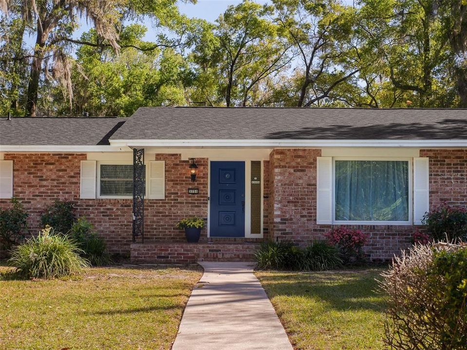 Recently Sold: $450,000 (4 beds, 2 baths, 2317 Square Feet)