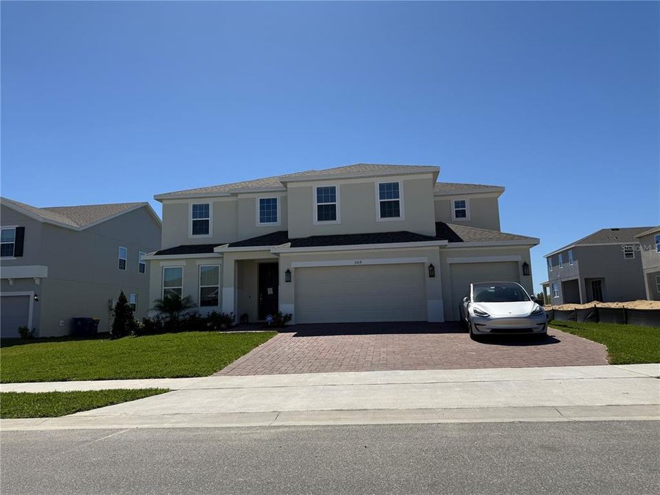 Recently Sold: $830,653 (5 beds, 3 baths, 3211 Square Feet)