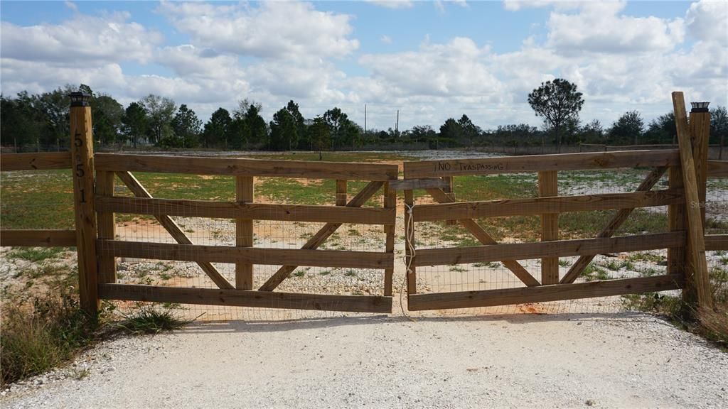 На продажу: $55,000 (1.14 acres)