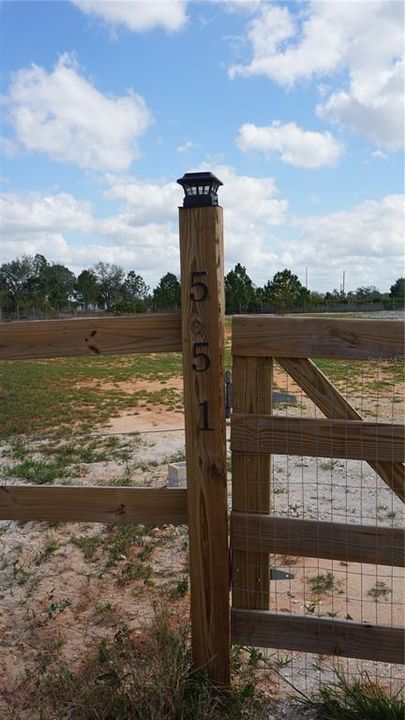 На продажу: $55,000 (1.14 acres)