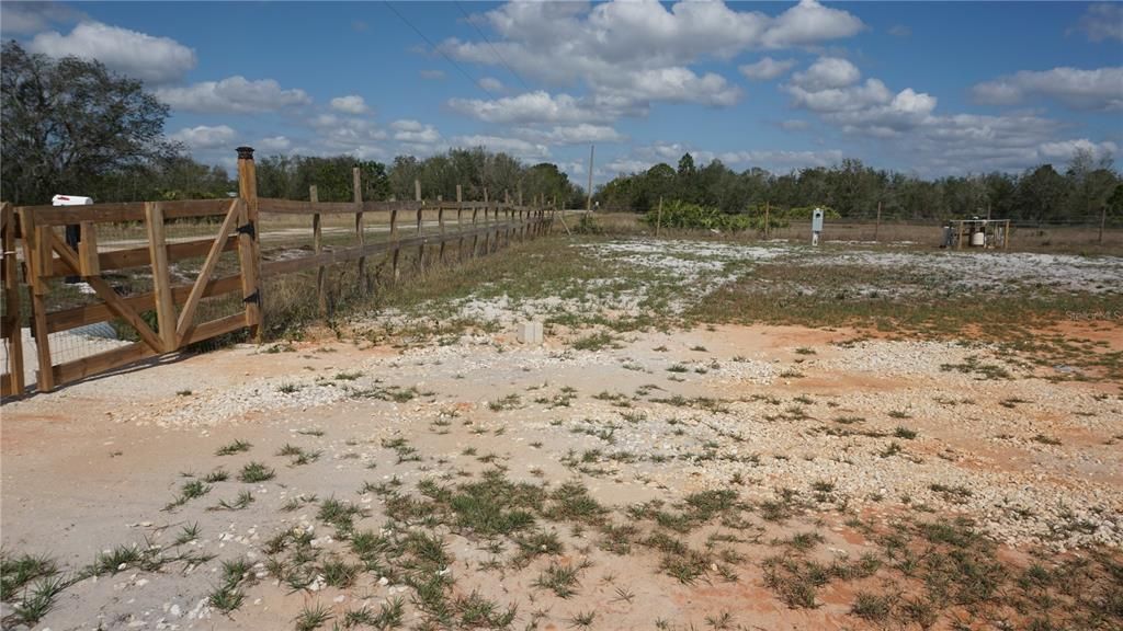 На продажу: $55,000 (1.14 acres)