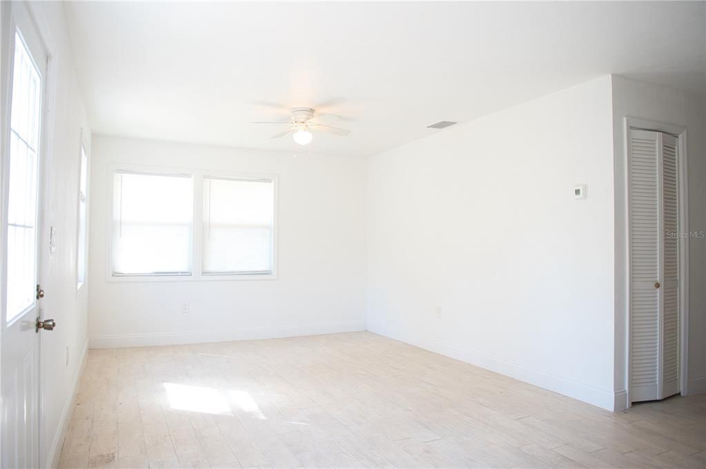 На продажу: $209,990 (3 спален, 1 ванн, 816 Квадратных фут)