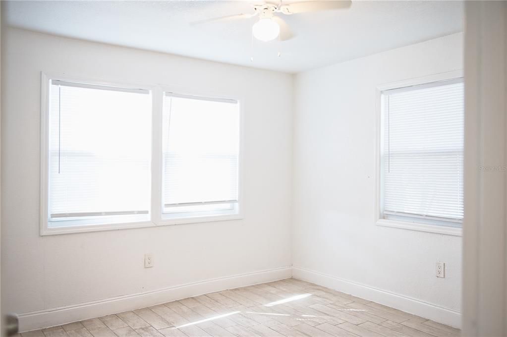 На продажу: $209,990 (3 спален, 1 ванн, 816 Квадратных фут)