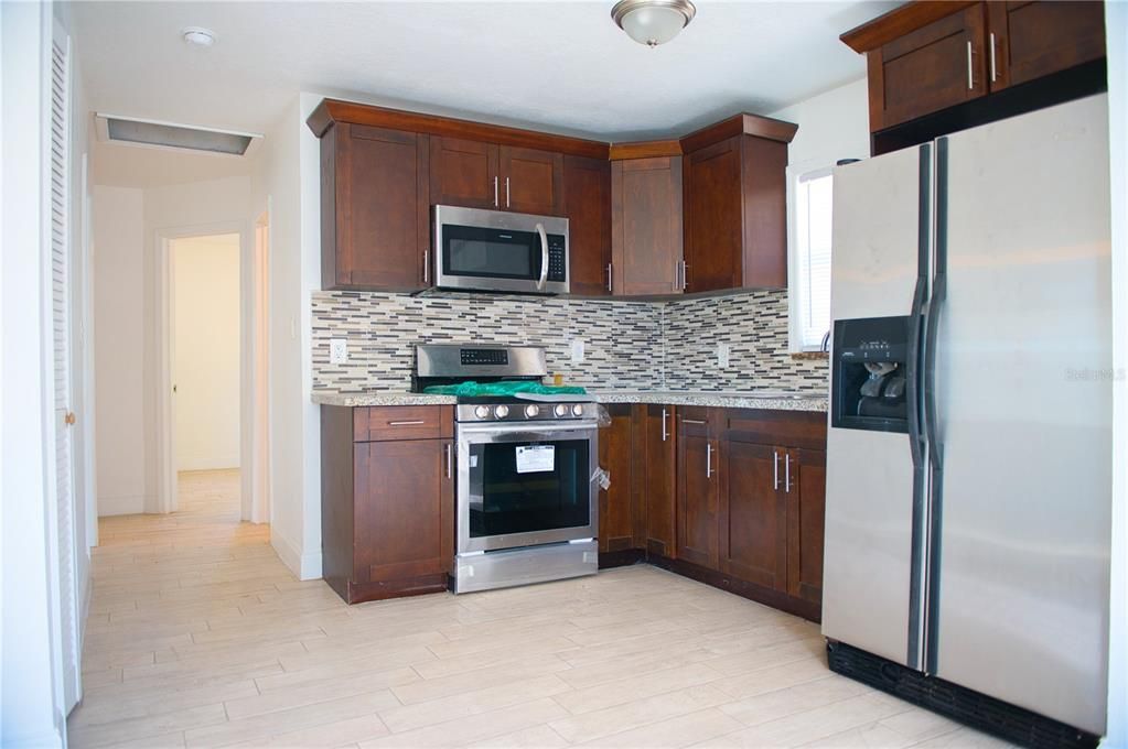 На продажу: $209,990 (3 спален, 1 ванн, 816 Квадратных фут)