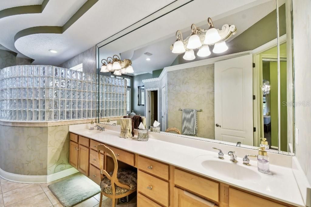 For Sale: $1,749,000 (5 beds, 4 baths, 4582 Square Feet)